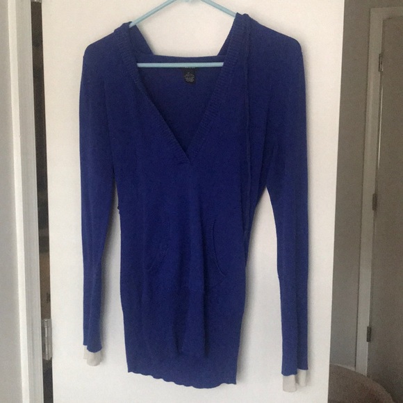 Sweater - Picture 1 of 1